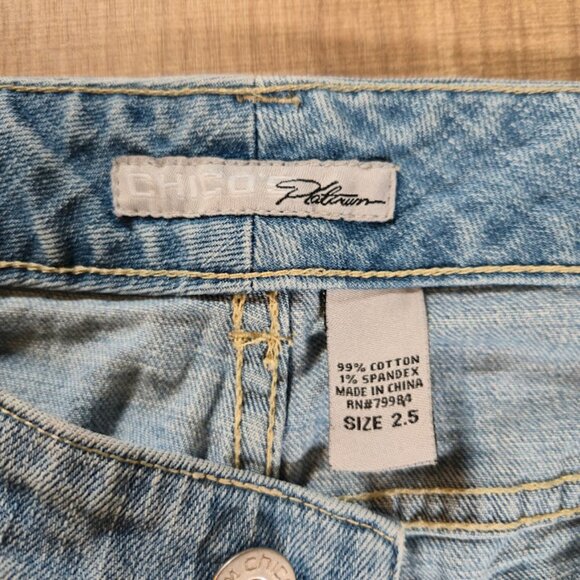 Chico's Platinum Womens Jeans Size 14 Blue Light Wash Straight Leg Denim Casual - Picture 3 of 8